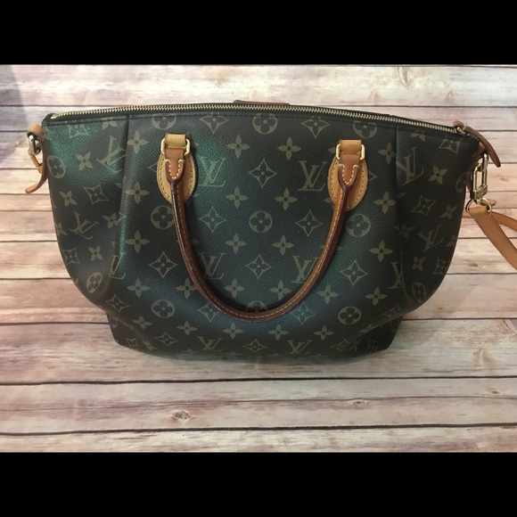 % Authentic Louis Vuitton Turenne MM Bag - Picture 4 of 8